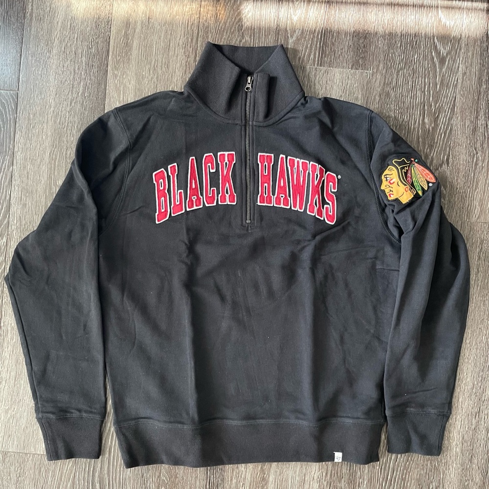 47 - BlackHawks Men's Medium Black Sweater